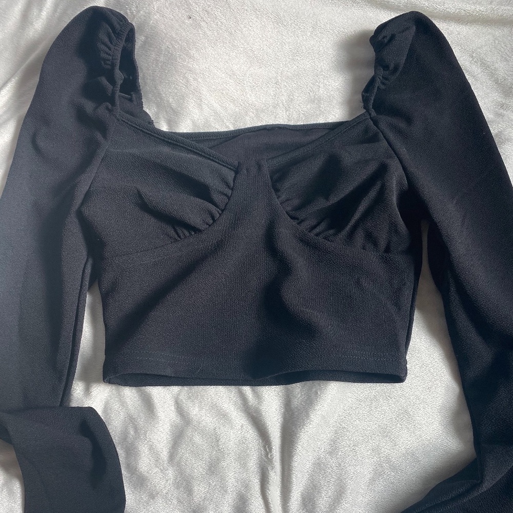 black puff sleeve top